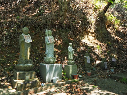 五色地蔵横の地蔵たち