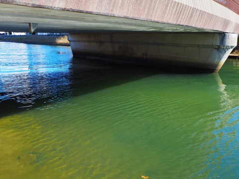 大手橋の下
