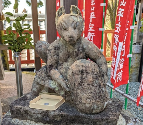 たくましい稲荷像