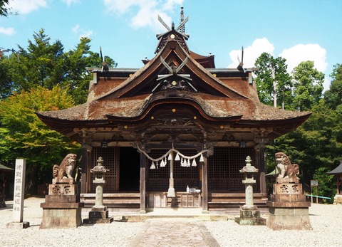 柏原八幡宮本殿