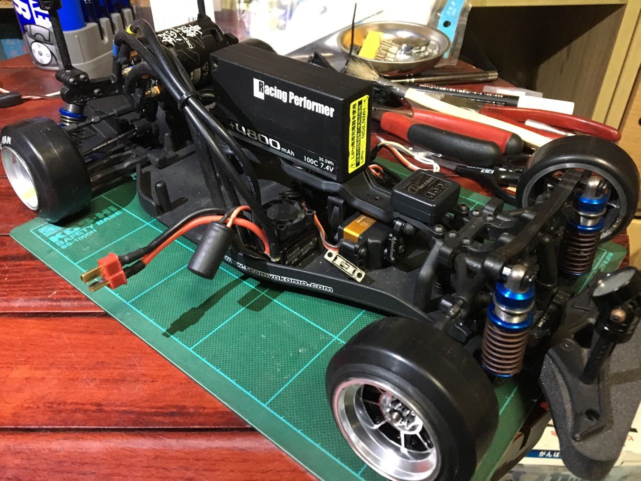 充電器とバッテリー無くなりました。シャーシは1つです。yd-2にmc-1 充電器とバッテリー無くなりました。シャーシは1つです。yd-2にmc-