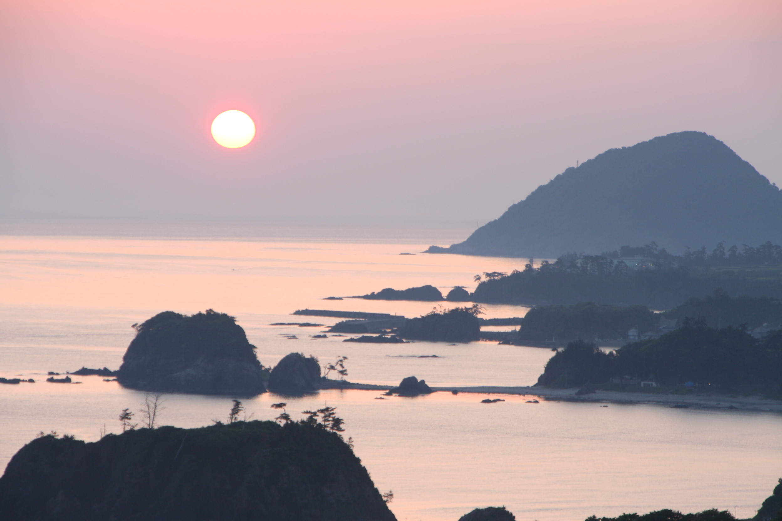 6月の朝日と夕日 丹後半島 海がきれいな高嶋海水浴場 オートキャンプ場ブログ