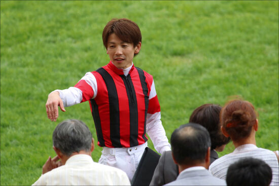 Jra 木下優樹菜芸能界引退 一世風靡した チョリース 松岡正海がマイネルキッツで天皇賞 春制覇後に披露も ギャンブル速報 ニュースまとめ
