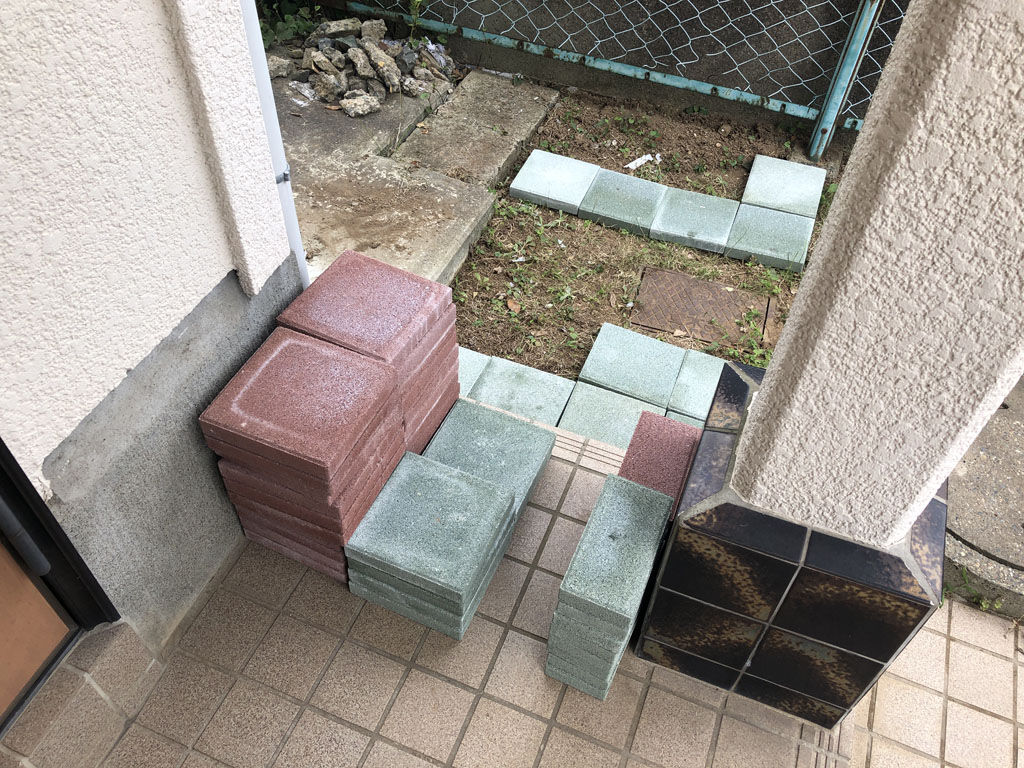 庭diy 玄関脇にカラー平板敷設 たにし大記録