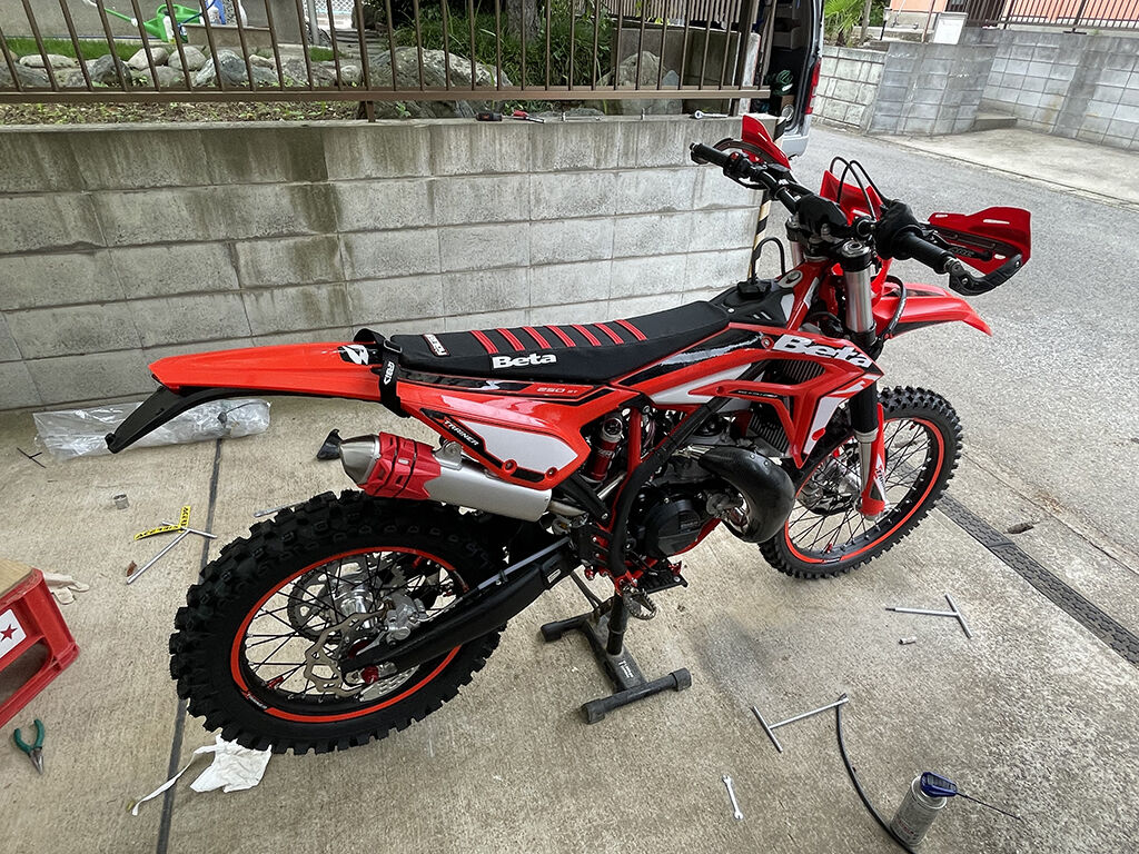 2022年式BETA クロトレナンバー取り付けパーツ新車外し Beta X-Trainer