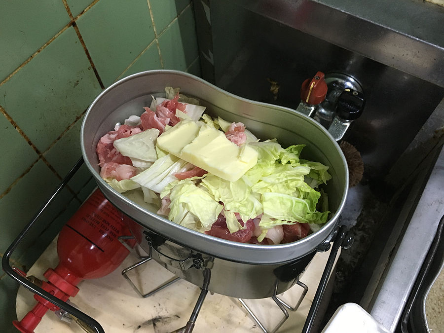 みんなで食べる車中泊料理 飯盒で白菜鍋 たにし大記録 みんなで食べる車中泊料理 飯盒で白菜鍋 たにし大記録