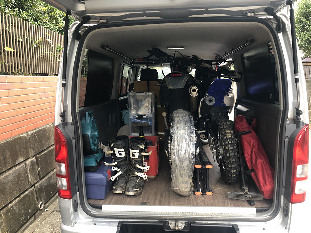 ハイエース　トランポ　UNIT UNIT（NIXON） Unit ユニット ホイールチョックキット