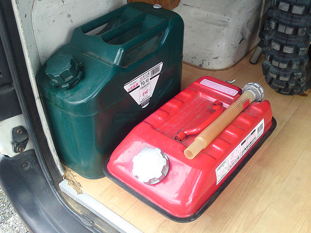 ガソリン携行缶 F 50 Tg 10 たにし大記録