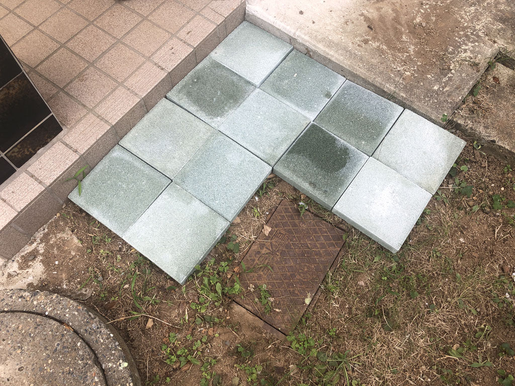 庭diy 玄関脇にカラー平板敷設 たにし大記録 庭diy 玄関脇にカラー平板敷設 たにし大記録