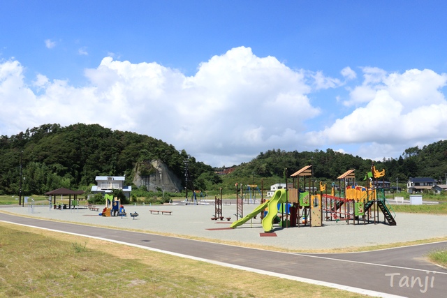 02 ブルーインパルスのスプリング遊具、宮城県東松島市野蒜