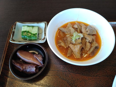 もつ煮と小鉢