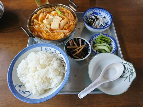 ホルモン鍋定食