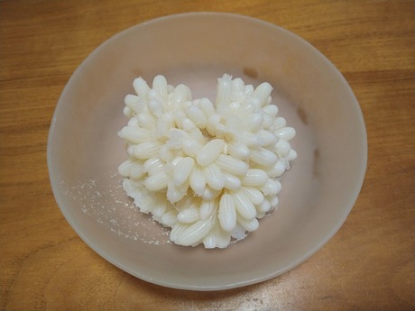 タコの卵湯引き