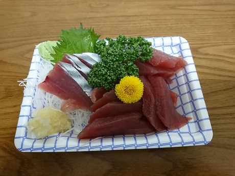 カツオの刺身