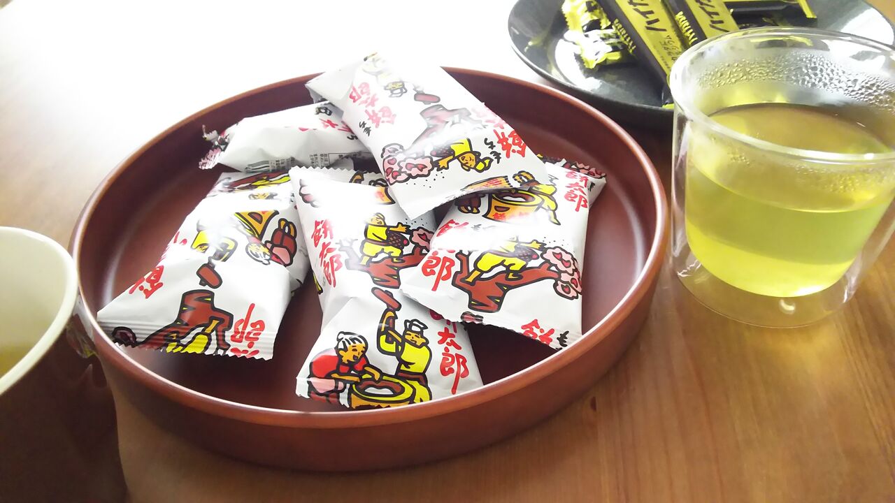 主婦の小さな楽しみ お茶時間 二重グラス 10円駄菓子餅太郎のふしぎ 暮らしふわり 和と北欧でシンプルに 主婦の小さな楽しみ お茶時間 二重グラス 10円駄菓子餅太郎のふしぎ 暮らしふわり 和と北欧でシンプルに