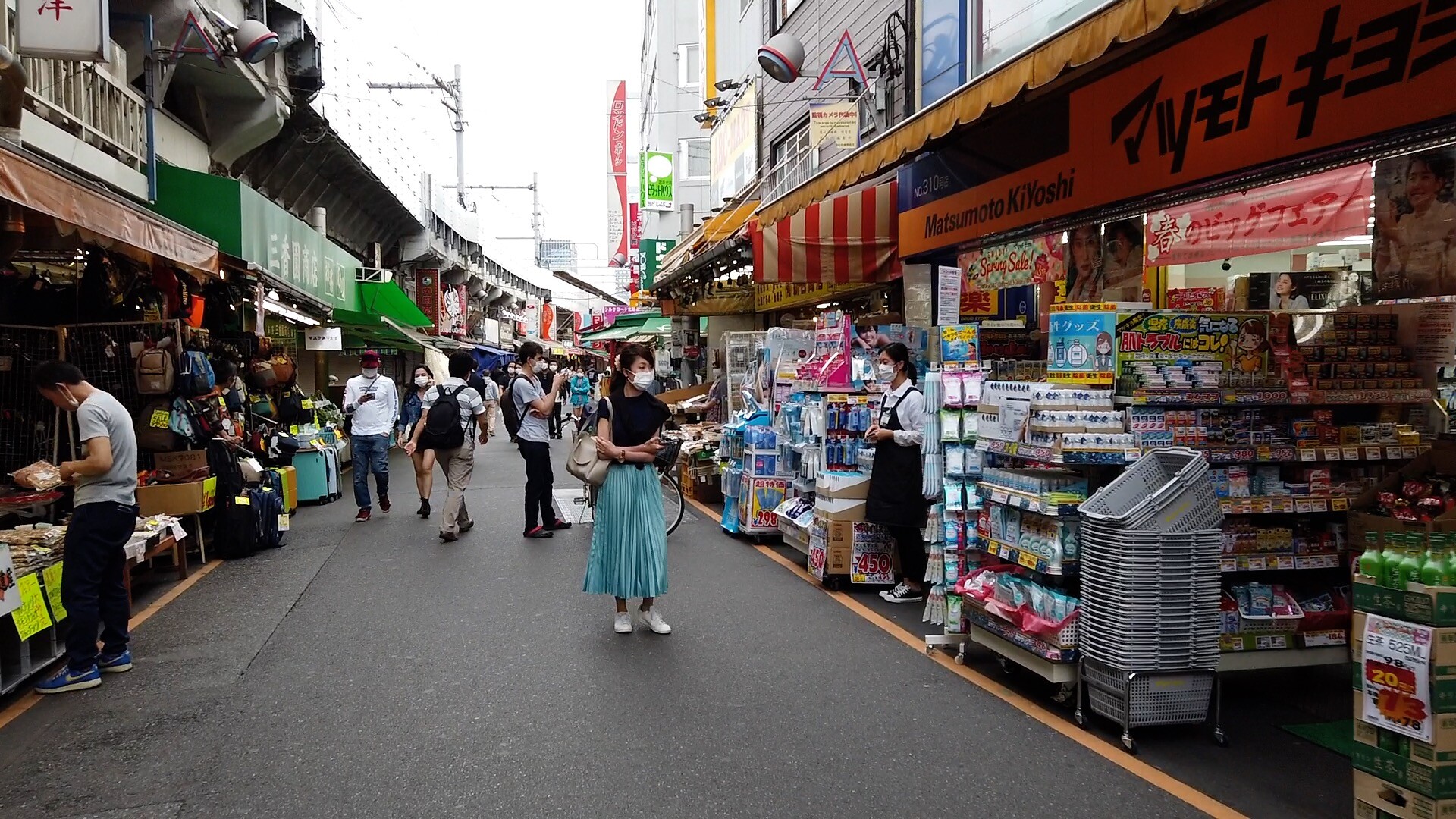 アメ横の飲み屋は盛況 アキバは客引きのメイドだらけ 自粛要請という同調圧力の限界 たのっちのぶろぐ アメ横の飲み屋は盛況 アキバは客引きのメイドだらけ 自粛要請という同調圧力の限界 たのっちのぶろぐ