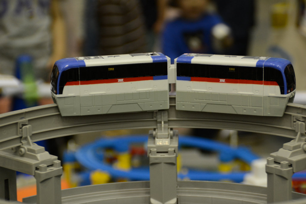 プラレール レール立てれば モノレール たのっちのぶろぐ プラレール レール立てれば モノレール たのっちのぶろぐ