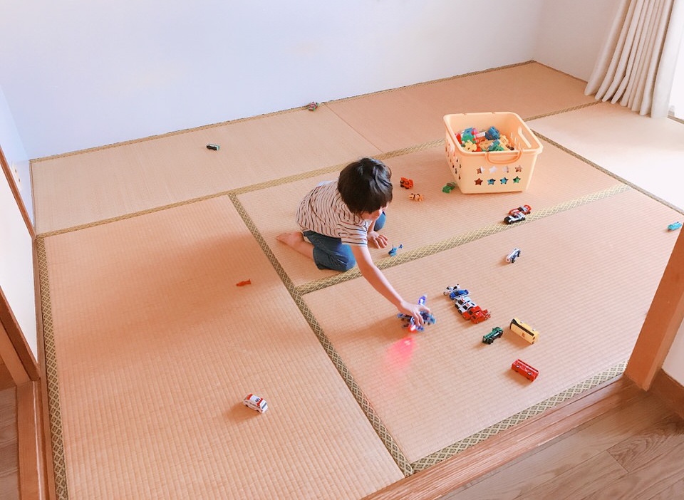 何にもない部屋 は 子供にとっても遊びやすい のんびり楽しく貯金 Powered By ライブドアブログ