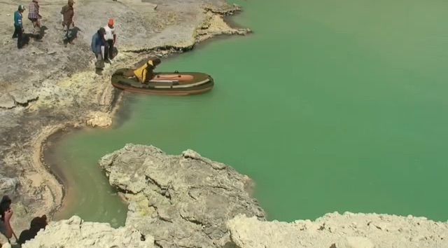冒険家がゴムボートで 死の湖 カワイジェン火口湖に挑む わーるどわいどサイエンス