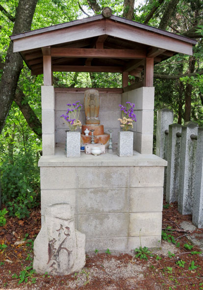 塩尾寺休憩所祠
