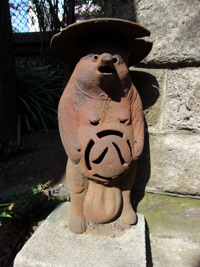 東京都千代田区 柳森神社 福寿神 おたぬきさん : 狸旅記録 ～た