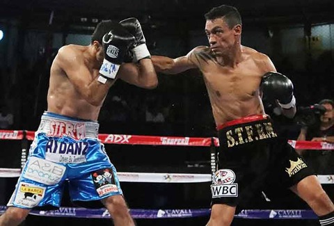 Jhonny-Gonzalez-vs-gusano-rojas