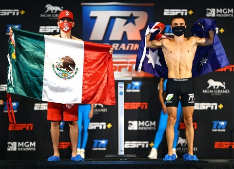 Jason_Moloney_vs_Leonardo_Baez_pose2-770x557