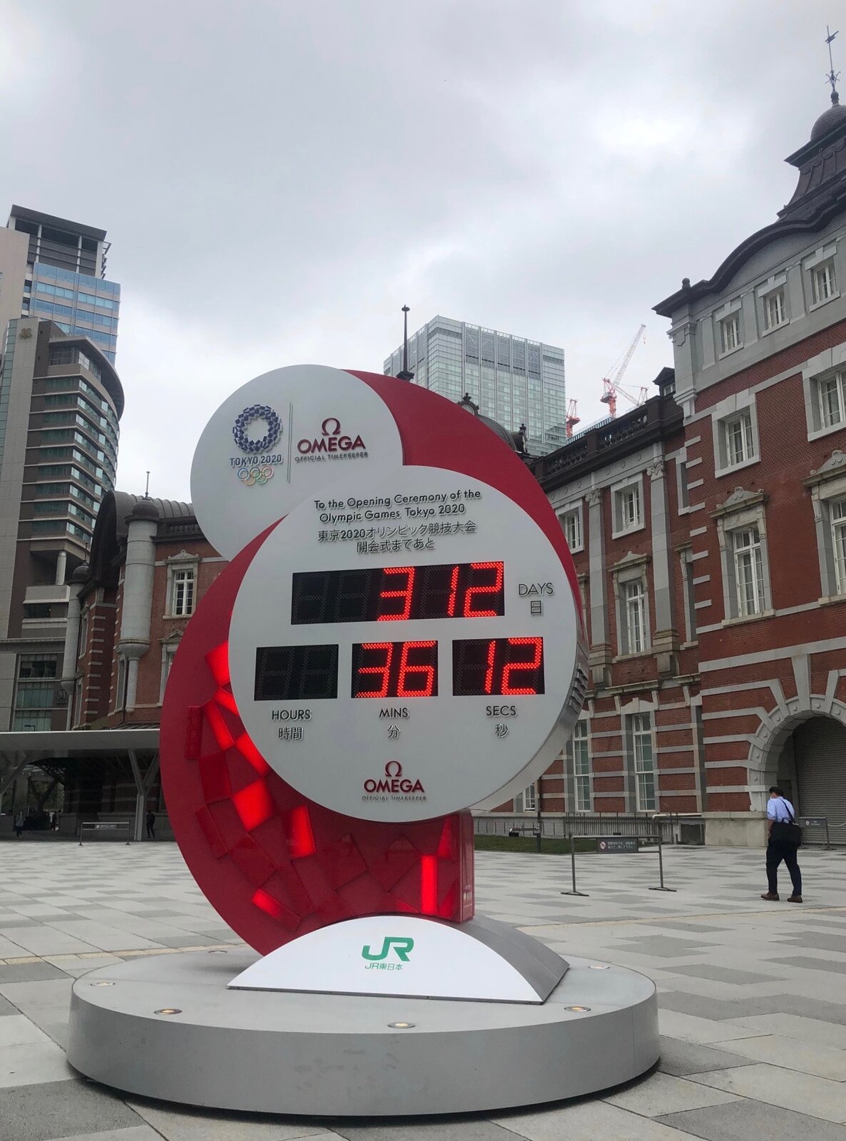 昼採り ランチレポ 東京駅屋上 君はパラペットの徳利を見たか フシ穴の眼 スポーツ疾風怒濤編 昼採り ランチレポ 東京駅屋上 君はパラペットの徳利を見たか フシ穴の眼 スポーツ疾風怒濤編