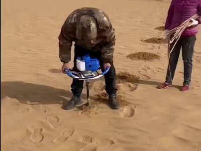 【海外の反応】砂漠に穴を開けて枝を植えるだけで緑化できる　「こんな簡単なの？」「素晴らしい」