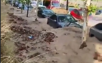 みんな早く逃げるんだ。水の脅威、恐ろしすぎるスペインの洪水。海外の反応