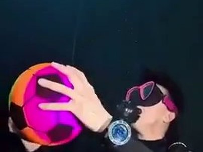 【海外の反応】深海でサッカーボールに空気を詰めて一気に浮上させた結果　「人間の体も同じことが起きる」「ダイバーがゆっくり上がる理由」