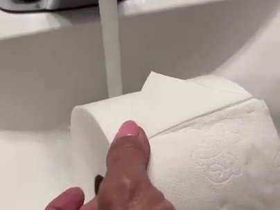 【海外の反応】トイレットペーパーを芸術的に折る人が話題に 「俺はただ尻を拭きたいだけなんだが」「無駄遣いすぎるw」