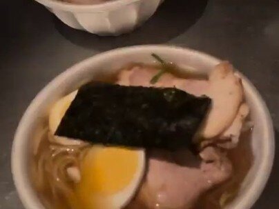 【海外の反応】昔ながらの屋台ラーメンを手で引いて売る男性　「疲れそう」「引退したらこれやりたい」
