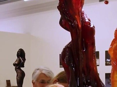 【海外の反応】砂糖でできたアート作品を美術館の来場者が次々と舐め始める　「誰が舐めたか分からないのに」「ヘルペス祭りじゃん」