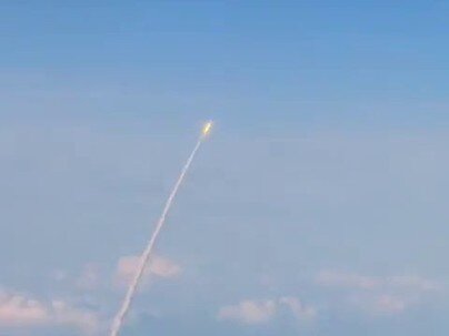 【海外の反応】飛行機の窓からアルテミス2号打ち上げが見えた瞬間　「機長ナイス」「窓側の勝ち確」