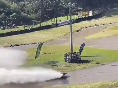 【海外の反応】NZ名物ジェットスプリントボートが浅瀬を爆走　「芝刈り機より荒っぽい」「これはもう水じゃなくて霧」