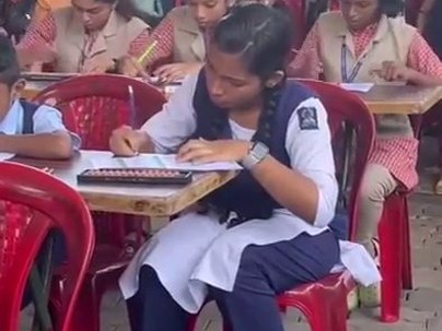 【海外の反応】インドの子供たちが両手を高速で振って暗算する謎テクに海外衝撃　「テレキネシスそろばん」「まるで魔法使い」