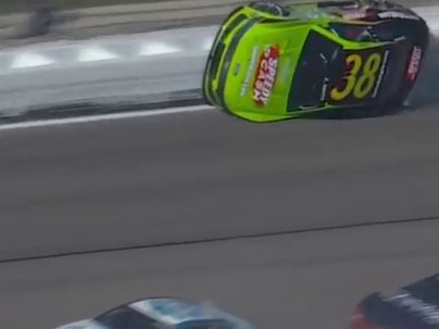 【海外の反応】NASCARでゼイン・スミスがコース上を大暴走　「GTAのプレイヤーかと思った」「あいつそこに駐車できないぞ」