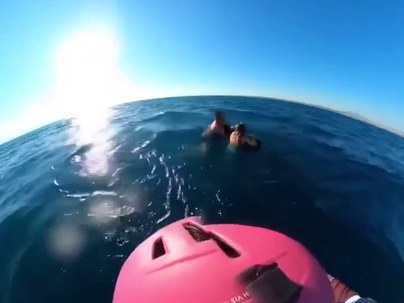 【海外の反応】沖に流された父娘をカイトサーファーが救出　「カイトマンは実在した」「リアルヒーロー」