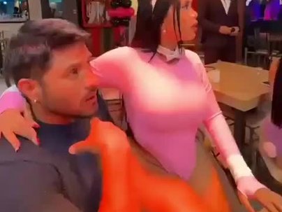 【海外の反応】バニーガールのいるクラブでドラゴンボールZを流した結果　「全員ガン見で草」「これが目的の店だろ」