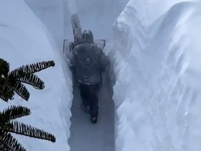 【海外の反応】積雪9メートルの生活がヤバすぎる　「雪の峡谷じゃん」「ここに住みたい」