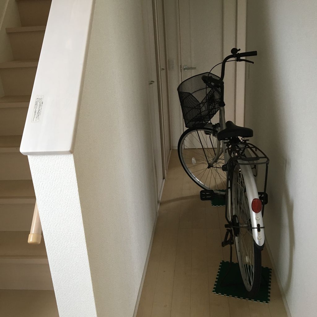 台風が近づいているので自転車を家の中に 介護離職からのおひとり様ローコスト生活