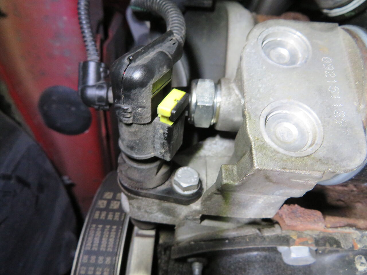 エンジンオイル警告灯が点灯するフィアット500の修理です ベル自動車工業からのお知らせ