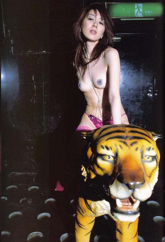 矢部美穂　乳首 