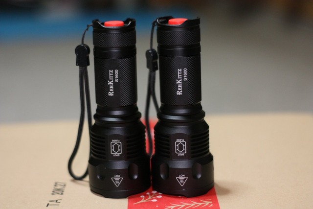 不具合発生！ フラッシュライト(懐中電灯) REHKITTZ S1600 Cree XML-L2