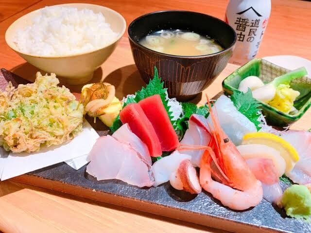 刺身をおかずに白米食べるの普通にいけちゃうんやが なんj まとめ太郎 刺身をおかずに白米食べるの普通にいけちゃうんやが なんj まとめ太郎