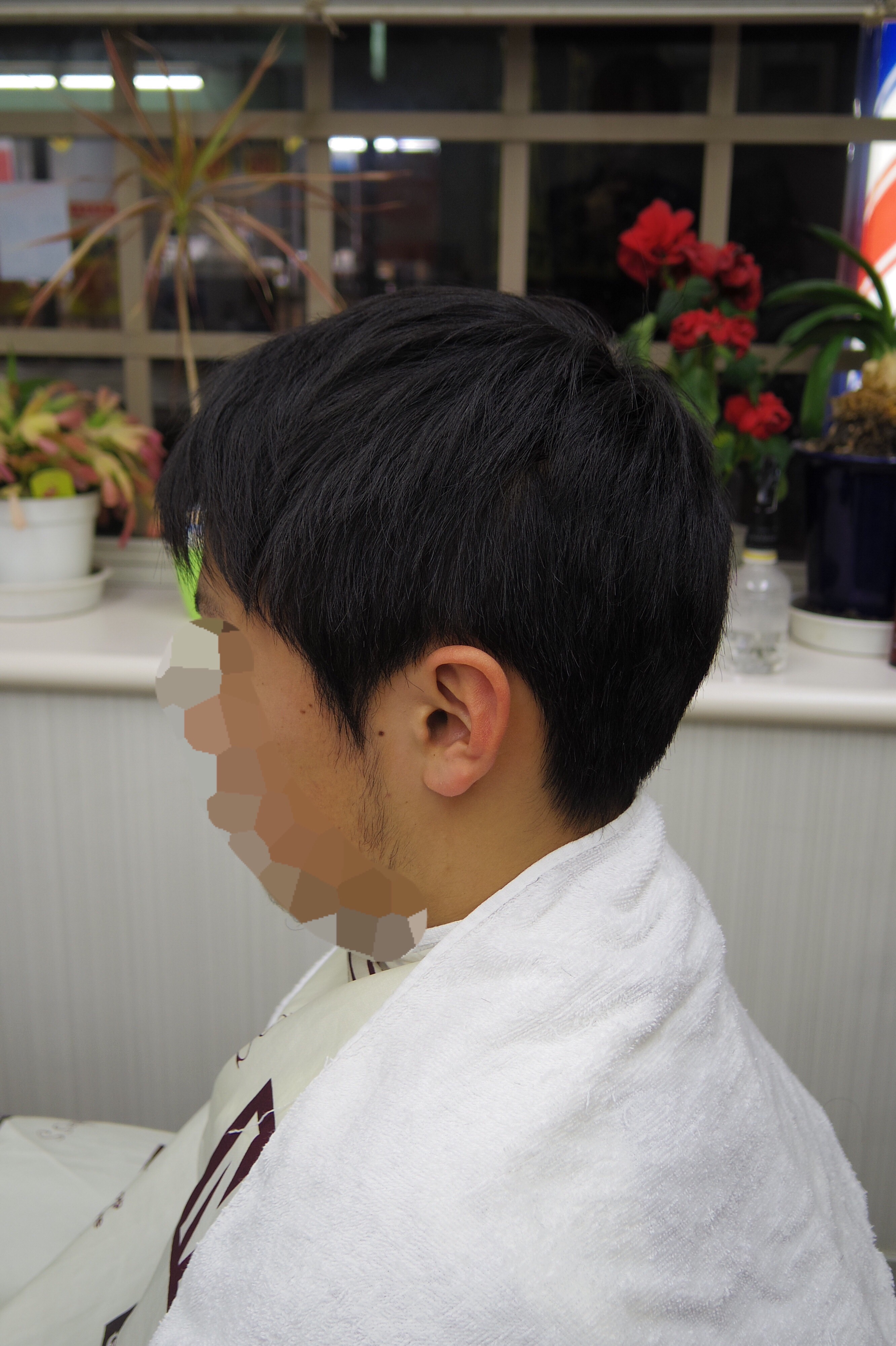 髪型 直毛ペタッとしたところに フワッと動きを出していく メンズカットメンズヘア 府中調布のbarber 短髪 メンズショートが得意 Tashiro Mix Hair 武蔵野台白糸台