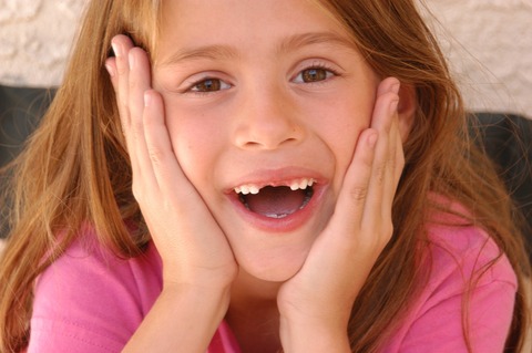 two-front-teeth-4622645_1920