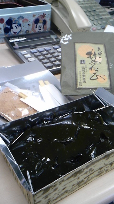 辻利兵衛本店よりきなこ抹茶わらび 大人女子のスイーツ部 おいしいお食事 辻利兵衛本店よりきなこ抹茶わらび 大人女子のスイーツ部 おいしいお食事