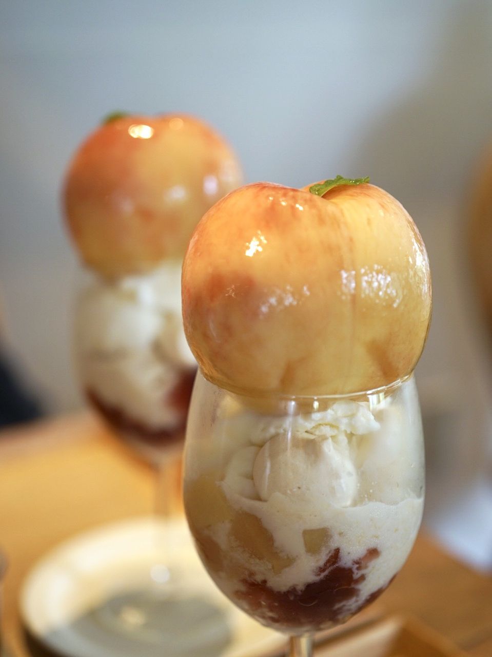 ソビノワ 大阪肥後橋の桃パフェ Tasty